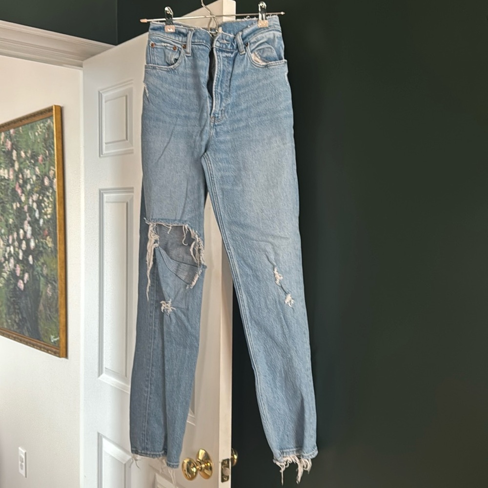 Abercrombie and Fitch ultra high rise 90s straight Jean with knee destroy